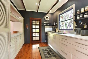 Coffee/tea maker, fridge, microwave, oven