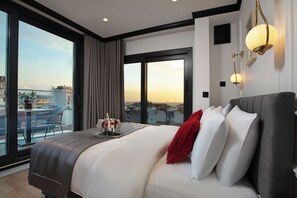 Deluxe Double Room, Terrace | Premium bedding, Tempur-Pedic beds, minibar, in-room safe - The Trinity Hotel Taksim - Special Class (Istanbul)
