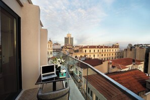 Premium bedding, Tempur-Pedic beds, minibar, in-room safe - The Trinity Hotel Taksim - Special Class (Istanbul)