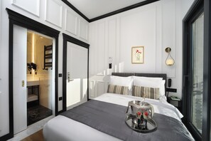 Premium bedding, Tempur-Pedic beds, minibar, in-room safe - The Trinity Hotel Taksim - Special Class (Istanbul)