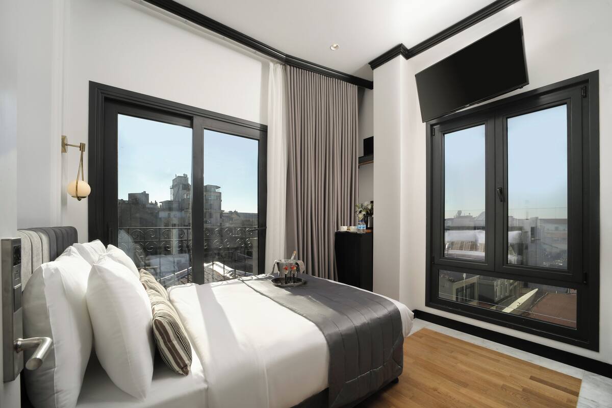 ห้องซูพีเรียดับเบิลหรือทวิน | เครื่องนอนระดับพรีเมียม, เตียง Tempur-Pedic, มินิบาร์