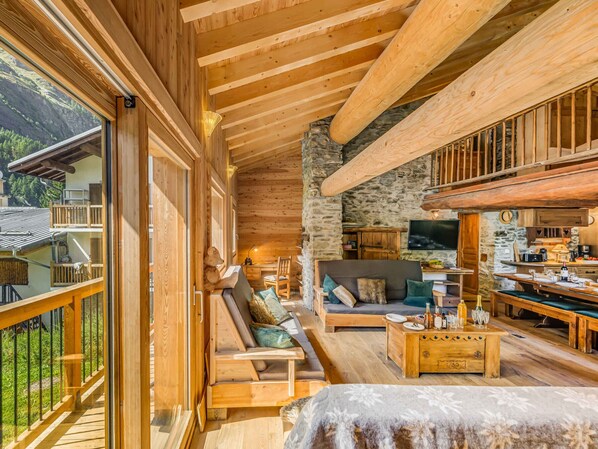 TV, fireplace, offices - Rustic chalet for 12, 5 rooms, Wifi in Tignes (Tignes-Les Brévières)