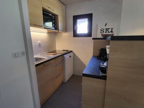 Fridge, dishwasher