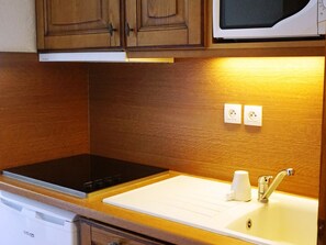 Fridge, microwave, dishwasher, coffee/tea maker