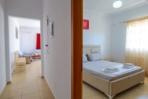 Apartment, 2 Schlafzimmer | 2 Schlafzimmer, schallisolierte Zimmer, Bügeleisen/Bügelbrett