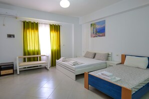Soundproofing, iron/ironing board, free WiFi - Vila Chris (Ksamil)