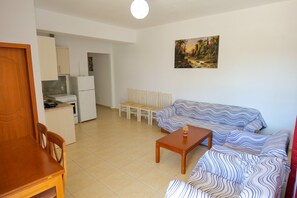 Apartment, 2 Bedrooms | Soundproofing, iron/ironing board, free WiFi - Vila Chris (Ksamil)