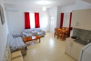 Soundproofing, iron/ironing board, free WiFi - Vila Chris (Ksamil)
