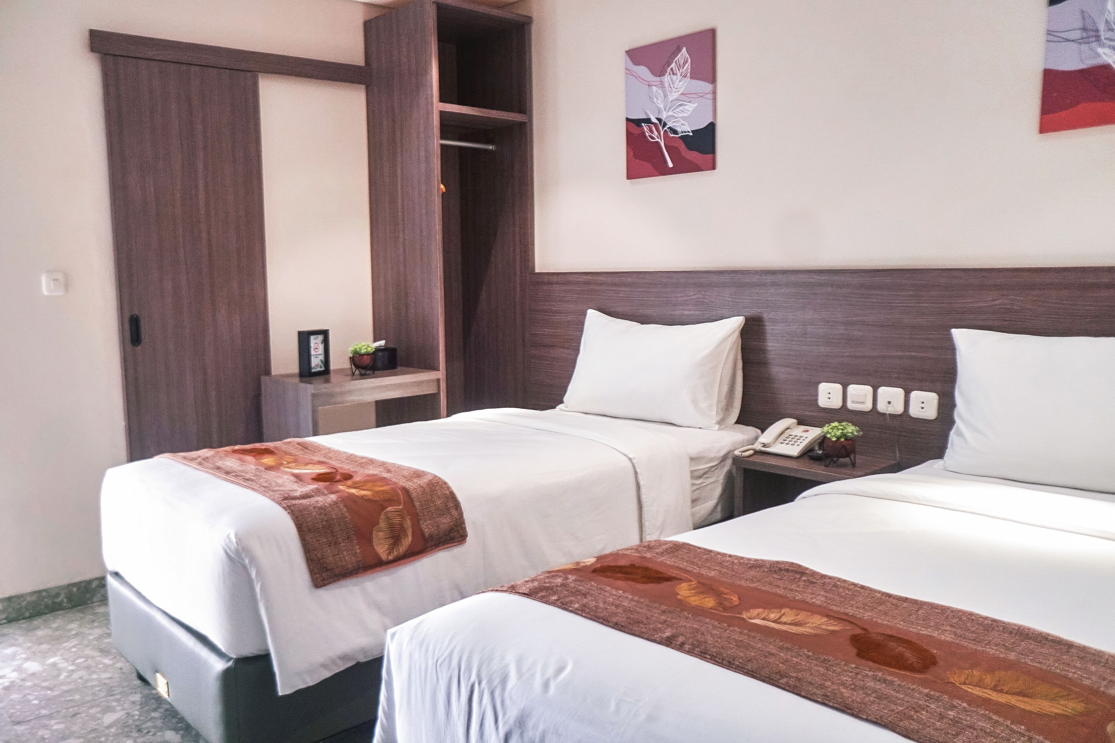 Chambre Supérieure Double ou avec lits jumeaux | Bureau, chambres insonorisées, fer et planche à repasser, Wi-Fi gratuit