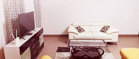 Een televisie en een kantoor