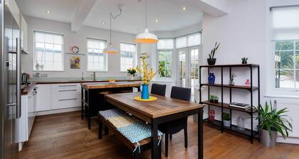 Wimbledon Wildflower, by Veeve