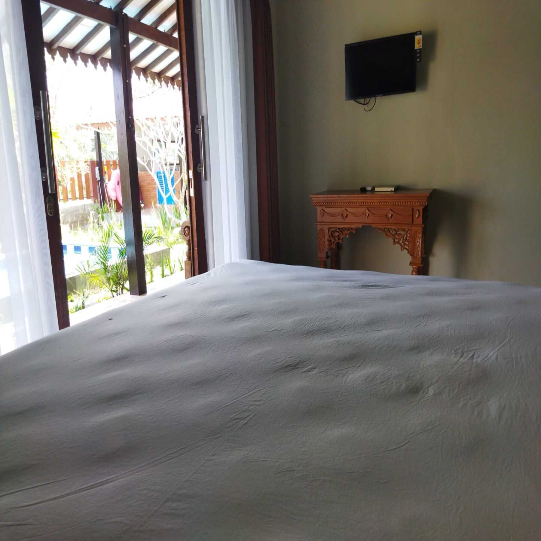 4 bedrooms, bed sheets