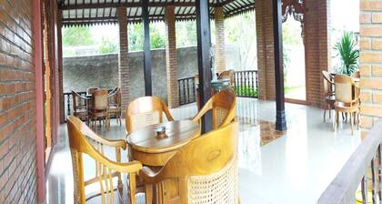 Adine Guest House