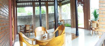 Adine Guest House