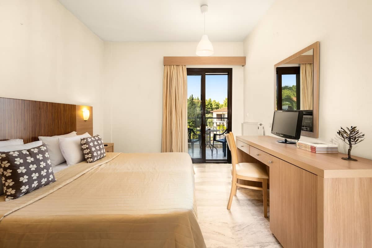1 bedroom, in-room safe, individually decorated, individually furnished