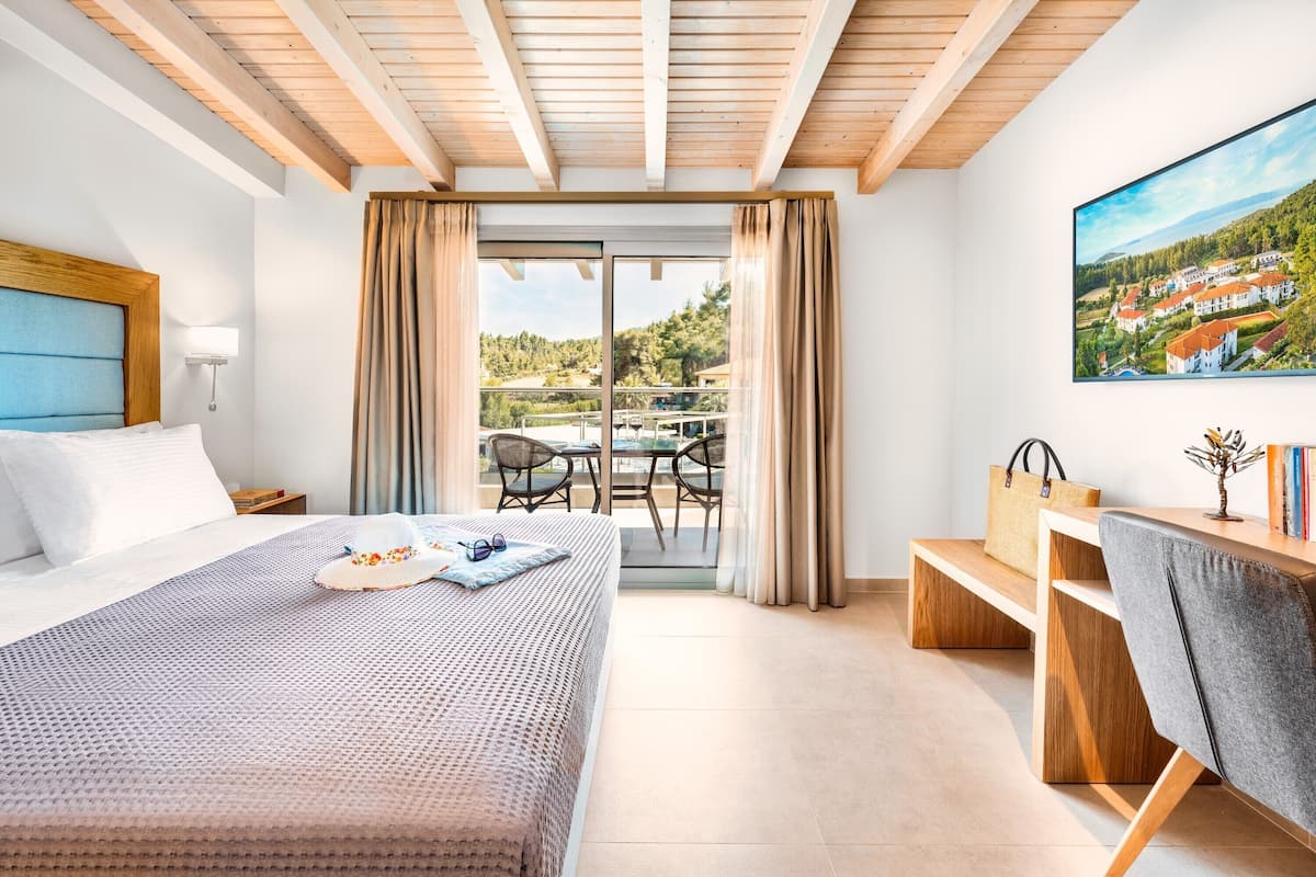 Superior Double Room | 1 bedroom, in-room safe, individually decorated, individually furnished