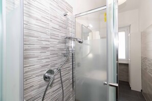 Bruser, hårtørrer, bidet