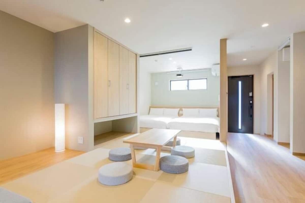 2 bedrooms, desk, blackout curtains, free WiFi