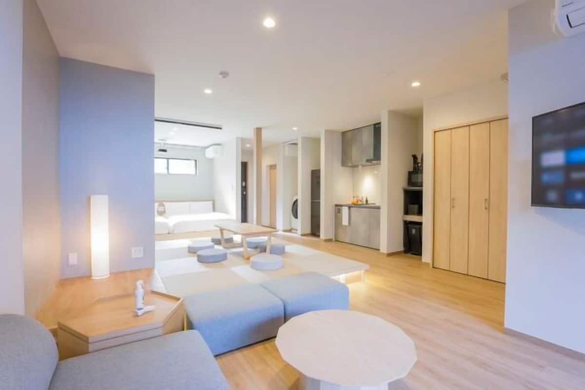 2 bedrooms, desk, blackout curtains, free WiFi