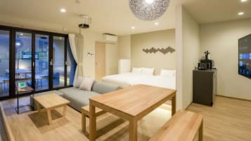 客房, 无烟房, 不可带宠物 (4persons) | 办公桌、遮光窗帘、免费 WiFi、床单