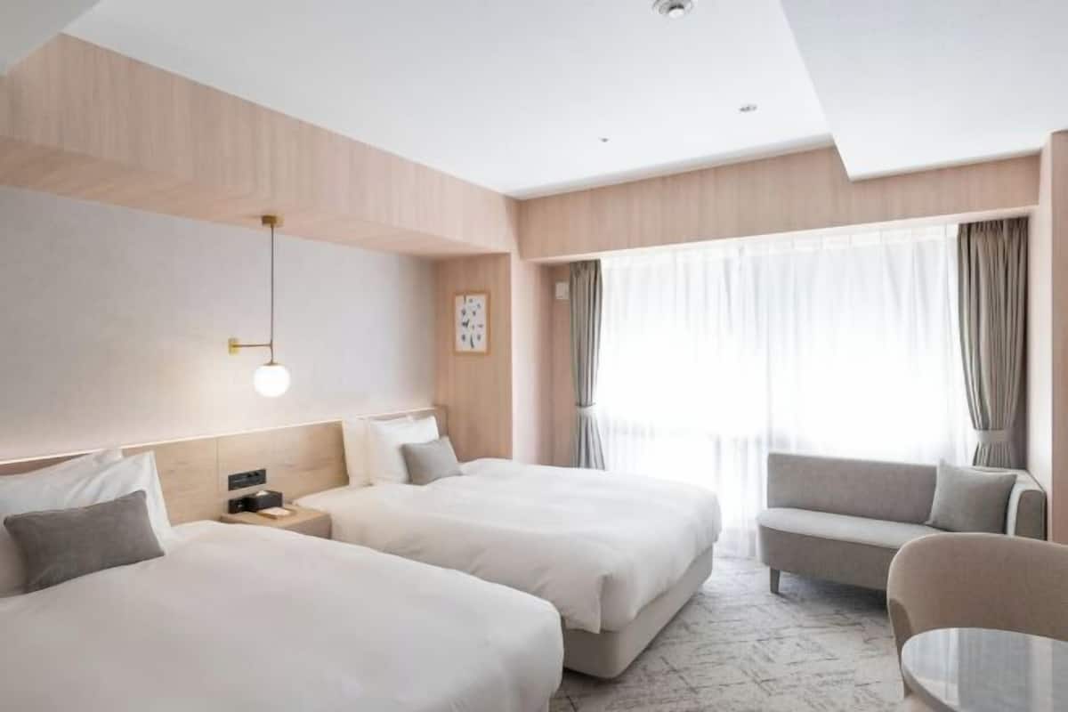 Premium bedding, down duvets, in-room safe, blackout curtains