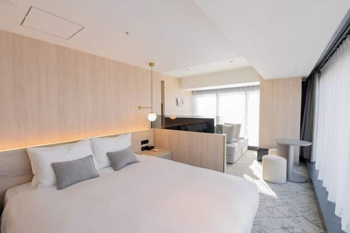 Premium bedding, down duvets, in-room safe, blackout curtains