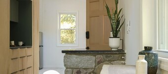 Owl's Nest: A Pet-Friendly  Nature Lover's Getaway near Wineries & Hiking Trails