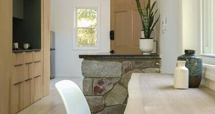 Owl's Nest: A Pet-Friendly Nature Lover's Getaway near Wineries & Hiking Trails