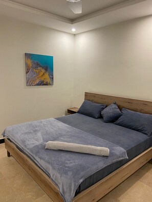 5 bedrooms, desk, iron/ironing board, free WiFi - La Chateau Inn (Karachi)
