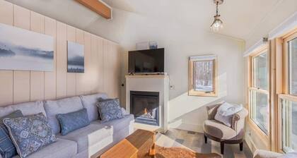 Indoor Sauna | FIrePlace | Garage| Wifi | Smart TV | Full Kitchen | Trails