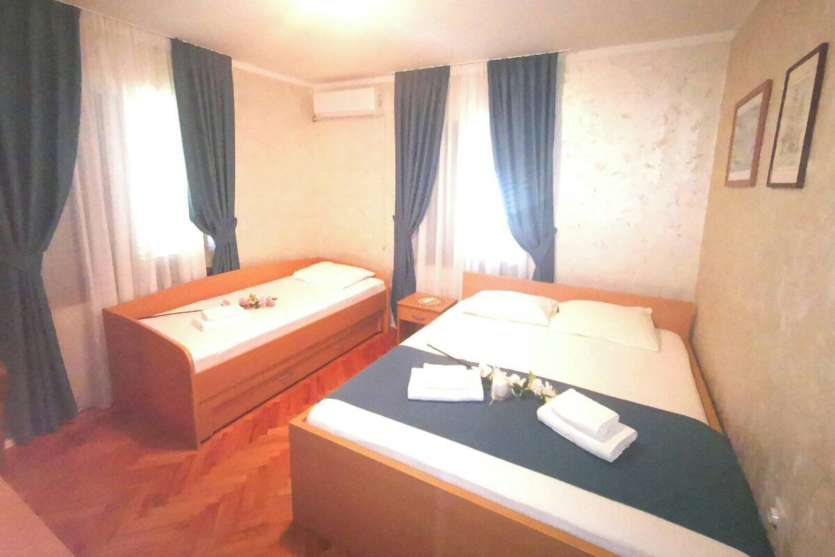 1 bedroom, desk, iron/ironing board, free WiFi