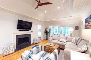 TV, fireplace, streaming services
