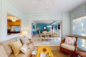 Fernseher, Kamin, Stereoanlage