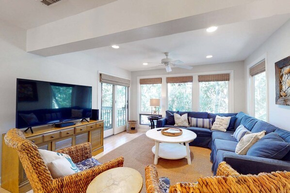 Televisión y chimenea 