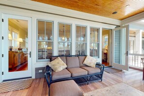 TV, fireplace, stereo - Kiawah Exclusives | 12 Falcon Point (Kiawah Island)