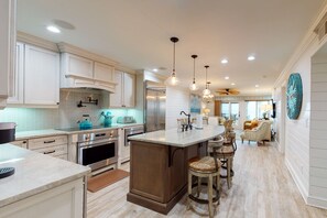 Fridge, microwave, oven, stovetop - Kiawah Exclusives | 4300 Windswept Villa (Kiawah Island)
