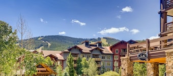 Beautiful Passage Point Condo. Two blocks to American Eagle and American Flyer lifts. PP319