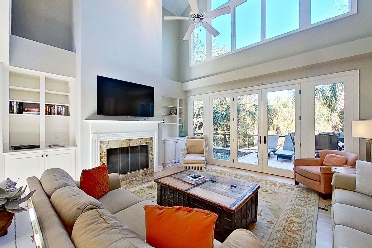 Flat-screen TV, fireplace, DVD player, stereo