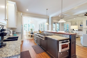 Fridge, microwave, oven, stovetop - Kiawah Exclusives | 595 Piping Plover (Kiawah Island)
