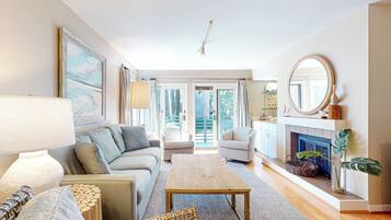TV, fireplace