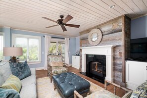 TV, fireplace, DVD player