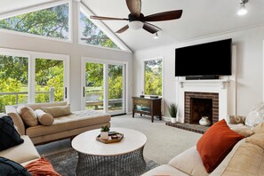TV, fireplace