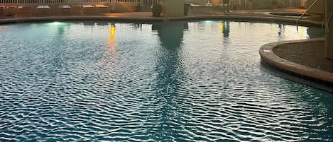 屋内プール、温水プール