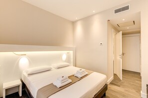 Double or Twin Room | Down duvets, in-room safe, desk, laptop workspace