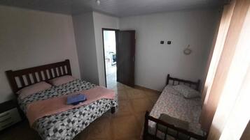 4 habitaciones, tabla de planchar con plancha y wifi gratis