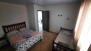 4 chambres, fer et planche à repasser, Wi-Fi gratuit, draps fournis