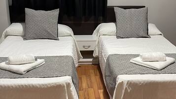 Habitación individual Confort | Caja de seguridad en la habitación, escritorio y wifi gratis