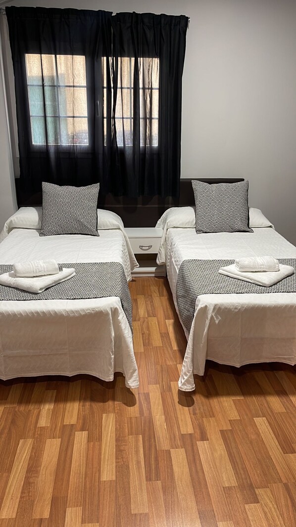 Caja de seguridad en la habitación, escritorio y wifi gratis 