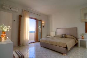 6 bedrooms, iron/ironing board, travel cot, free WiFi