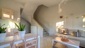 Una Smart TV, un reproductor estéreo